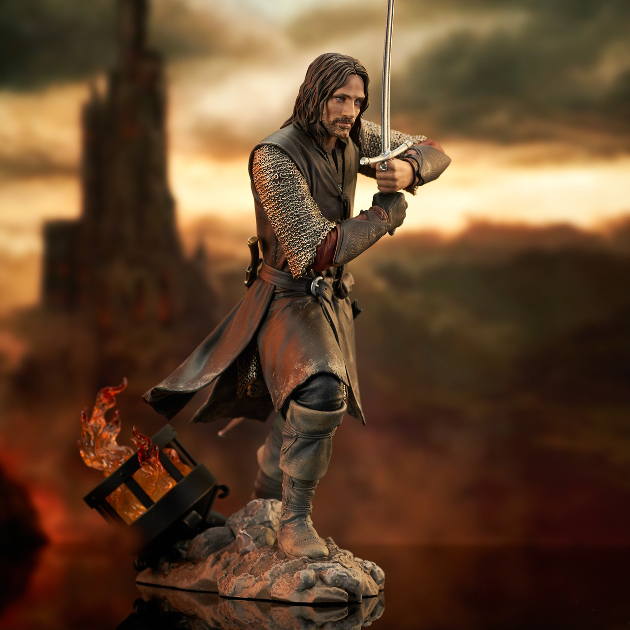 Lord of the Rings Gallery Statue Aragorn - Obrázek 3